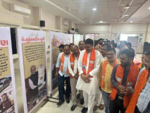 સમગ્ર દેશમાં ગુજરાતના પનોતા પુત્ર તેમજ માનનીય પ્રધાનમંત્રી શ્રી Narendra Modi જીના જન્મદિવસ નિમિત્તે 'સેવા પખવાડિયું - 2025' અંતર્ગત વિવિધ કાર્યક્રમોનું આયોજન કરવામાં આવ્યું છે.  જેને અનુલક્ષીને આજે પાટણમાં જિલ્લા પ્રમુખ શ્રી રમેશભાઈ સિંધવના શુભહસ્તે નરેન્દ્રભાઈના પ્રેરણાદાયી જીવનયાત્રાને દર્શાવતી ભવ્ય પ્રદર્શનીનો શુભારંભ થયો. #SevaPakhwada2025