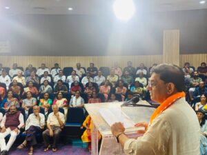 ગુજરાતના પનોતા પુત્ર તેમજ દેશના યશસ્વી પ્રધાનમંત્રી શ્રી Narendra Modi જીના 75મા જન્મદિવસની ઉજવણીના ભાગરૂપે 'સેવા પખવાડિયું – 2025' હેઠળ અનેક લોકહિતકારી કાર્યક્રમોનું આયોજન કરવામાં આવ્યું છે, જે સંદર્ભે ભાવનગર મહાનગરનું પ્રબુદ્ધ સંમેલન સંપન્ન થયું. આ પ્રસંગે પ્રદેશ મંત્રી અને ધારાસભ્ય શ્રી મહેશભાઈ કસવાલાએ ઉપસ્થિત પ્રબુદ્ધજનોને ‘પ્રધાનમંત્રીશ્રીના પ્રેરક જીવન, ઐતિહાસિક સિદ્ધિઓ અને વિકસિત ભારતના સપના' પર માર્ગદર્શન આપ્યું.  આ પ્રસંગે મહાનગરના અધ્યક્ષ શ્રી કૃણાલભાઈ (કુમારભાઈ) શાહ, રાજકોટ જિલ્લા ભાજપ પ્રભારી શ્રી ધવલભાઈ દવે સહિત, ધારાસભ્યશ્રીઓ, હોદ્દેદારશ્રીઓ તેમજ મોટી સંખ્યામાં પ્રબુદ્ધજનો ઉપસ્થિત રહ્યા.  #SevaPakhwada2025