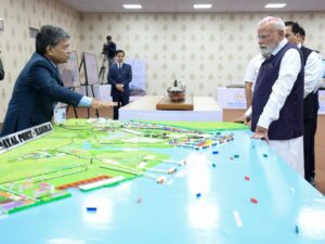 માનનીય પ્રધાનમંત્રી શ્રી Narendra Modi જીએ આજે ભાવનગર ખાતે મેરિટાઇમ સેક્ટરના વિવિધ પ્રોજેક્ટ્સનું નિરીક્ષણ કર્યું અને માહિતી મેળવી.  #SamudraSeSamriddhi