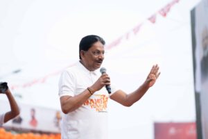 નશામુક્ત ભારત માટે દોડ્યું અમદાવાદ.... માનનીય પ્રધાનમંત્રી શ્રી Narendra Modi જીના જન્મદિવસ નિમિત્તે ભારતીય જનતા યુવા મોરચા દ્વારા દેશભરમાં નશામુક્ત ભારત માટે નમો યુવા રન યોજાઈ રહી છે ત્યારે આજે અમદાવાદ ખાતે કેબિનેટ મંત્રી શ્રી ઋષિકેશભાઈ પટેલ અને યુવા મોરચાના પ્રદેશ પ્રમુખ ડૉ.પ્રશાંતભાઈ કોરાટની વિશેષ ઉપસ્થિતિમાં નમો યુવા રન યોજાઈ.  આ મેરેથોનમાં મહાનગરના અધ્યક્ષ શ્રી પ્રેરકભાઈ શાહ, નમો યુવા રનના એમ્બેસેડર અને ક્રિકેટર શ્રી પાર્થિવ પટેલ તેમજ સંગઠનના હોદ્દેદારો, ફિલ્મ કલાકારો અને હજારોની સંખ્યામાં નગરજનો જોડાયા. #NamoYuvaRun