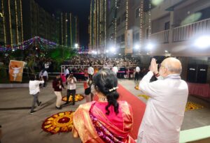 આરાધનાનો ઉત્સવ, સંસ્કૃતિને સંગ... માનનીય કેન્દ્રીય ગૃહ અને સહકાર મંત્રી શ્રી Amit Shah ગતરોજ ગાંધીનગર લોકસભામાં સમાવિષ્ટ થતી વિવિધ સોસાયટીઓમાં આયોજિત નવરાત્રિ ગરબા મહોત્સવમાં સહભાગી થયા અને માતાજીની આરાધના કરી.  જય માતાજી 🙏