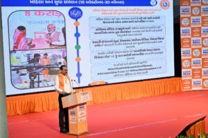 એક મંત્ર - વોકલ ફોર લોકલ  એક માર્ગ - આત્મનિર્ભર ભારત એક લક્ષ્ય - વિકસિત ભારત  ભારતને આત્મનિર્ભર અને સશક્ત બનાવવાના મંત્ર સાથે આગામી 25 સપ્ટેમ્બર (પંડિત દીનદયાળ ઉપાધ્યાયજીની જયંતી)થી 25 ડિસેમ્બર (અટલ બિહારી વાજપેયીજીની જયંતી) સુધી સમગ્ર દેશમાં 'આત્મનિર્ભર ભારત સંકલ્પ અભિયાન' યોજાનાર છે.  આ અભિયાન અંતર્ગત આજે ગાંધીનગર ટાઉનહોલ ખાતે કેન્દ્રીય જળશક્તિ મંત્રી અને પ્રદેશ અધ્યક્ષ શ્રી C R Paatil ની અધ્યક્ષતામાં તથા માનનીય મુખ્યમંત્રી શ્રી Bhupendra Patel, અભિયાનના રાષ્ટ્રીય સહ ઇન્ચાર્જ અને અનુસૂચિત જાતિ મોરચાના રાષ્ટ્રીય મહામંત્રી ડૉ.ભોલા સિંહજી તથા પ્રદેશ સંગઠન મહામંત્રી શ્રી રત્નાકરજીની વિશેષ ઉપસ્થિતિમાં પ્રદેશ કાર્યશાળા સંપન્ન થઈ.  આ કાર્યશાળામાં પ્રદેશ મહામંત્રી શ્રી રજનીભાઈ પટેલ, પ્રદેશ કોષાધ્યક્ષ શ્રી સુરેન્દ્રભાઈ પટેલ, અભિયાનના પ્રદેશ સંયોજક શ્રી પ્રદીપસિંહ જાડેજા, સહિત પ્રદેશ પદાધિકારીશ્રીઓ, રાજ્ય સરકારના મંત્રીશ્રીઓ, સાંસદશ્રીઓ, ધારાસભ્યશ્રીઓ અને જિલ્લા પ્રમુખશ્રીઓ ઉપસ્થિત રહ્યાં.