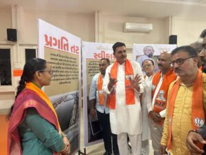 સમગ્ર દેશમાં ગુજરાતના પનોતા પુત્ર તેમજ માનનીય પ્રધાનમંત્રી શ્રી Narendra Modi જીના જન્મદિવસ નિમિત્તે 'સેવા પખવાડિયું - 2025' અંતર્ગત વિવિધ કાર્યક્રમોનું આયોજન કરવામાં આવ્યું છે.  જેને અનુલક્ષીને આજે પાટણમાં જિલ્લા પ્રમુખ શ્રી રમેશભાઈ સિંધવના શુભહસ્તે નરેન્દ્રભાઈના પ્રેરણાદાયી જીવનયાત્રાને દર્શાવતી ભવ્ય પ્રદર્શનીનો શુભારંભ થયો. #SevaPakhwada2025