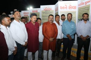 ગુજરાતના પનોતા પુત્ર તેમજ માનનીય પ્રધાનમંત્રી શ્રી Narendra Modi જીના જન્મદિવસ નિમિત્તે આયોજિત 'સેવા પખવાડિયું - 2025' અંતર્ગત વિવિધ કાર્યક્રમોનું આયોજન કરવામાં આવ્યું છે.  જેને અનુલક્ષીને બોટાદમાં પ્રધાનમંત્રી શ્રી નરેન્દ્રભાઈના બાળપણથી આજ સુધીના પ્રેરણાદાયી જીવનપ્રવાસને દર્શાવતી ભવ્ય પ્રદર્શની અનુસૂચિત જાતિ મોરચાના રાષ્ટ્રીય મહામંત્રી અને ધારાસભ્ય શ્રી શંભુપ્રસાદ ટુંડીયા, જિલ્લા પ્રમુખ શ્રી મયુરભાઈ પટેલ સહીત હોદ્દેદારોએ નિહાળી. #SevaPakhwada2025