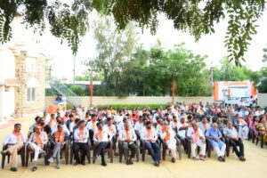 હાલારનો સંકલ્પ - નશામુક્ત ભારત  વિશ્વના સૌથી લોકપ્રિય નેતા અને આપણા યશસ્વી પ્રધાનમંત્રી શ્રી Narendra Modi જીના જન્મદિવસ નિમિત્તે ભારતીય જનતા યુવા મોરચા દ્વારા આજે જામનગર મહાનગર ખાતે આયોજિત #NamoYuvaRun માં યુવાઓએ દોડ લગાવી નશામુક્તિનો સંકલ્પ લીધો. આ મીની મેરેથોનનું કેબિનેટ મંત્રી શ્રી રાઘવજીભાઈ પટેલે લીલી ઝંડી બતાવી પ્રસ્થાન કરાવ્યું.  આ પ્રસંગે સાંસદ શ્રીમતી પૂનમબેન માડમ, શહેર અધ્યક્ષ શ્રીમતી બીનાબેન કોઠારી સહિત હોદ્દેદારો, કાર્યકર્તાઓ અને મોટી સંખ્યામાં નગરજનો જોડાયા.