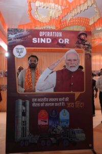 યશસ્વી પ્રધાનમંત્રી શ્રી Narendra Modi જીના જન્મદિવસની ઉજવણી માટે સમગ્ર દેશમાં 'સેવા પખવાડિયું-2025' અંતર્ગત વિવિધ લોક કલ્યાણના કાર્યક્રમોનું આયોજન કરવામાં આવી રહ્યું છે. આ સંદર્ભે ભુજમાં પ્રદેશ મહામંત્રી તેમજ સાંસદ શ્રી વિનોદભાઈ ચાવડા તથા કચ્છ જિલ્લા પ્રમુખ શ્રી દેવજીભાઈ વરચંદના શુભહસ્તે આપણા નરેન્દ્રભાઈના પ્રેરણાદાયી જીવન પર આધારિત પ્રદર્શનીનું ઉદ્ઘાટન સંપન્ન થયું.  #SevaPakhwada2025