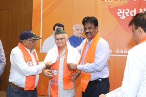 ગુજરાતના પનોતા પુત્ર તેમજ દેશના યશસ્વી પ્રધાનમંત્રી શ્રી Narendra Modi જીના 75મા જન્મદિવસની ઉજવણીના ભાગરૂપે 'સેવા પખવાડિયું – 2025' હેઠળ અનેક લોકહિતકારી કાર્યક્રમોનું આયોજન કરવામાં આવ્યું છે, જે સંદર્ભે સુરત મહાનગરમાં પ્રબુદ્ધ સંમેલન સંપન્ન થયું. આ પ્રસંગે ધારાસભ્ય શ્રી રમેશભાઈ મિસ્ત્રીએ  ‘પ્રધાનમંત્રીશ્રીના પ્રેરક જીવન, ઐતિહાસિક સિદ્ધિઓ અને વિકસિત ભારતના સપના' પર ઉપસ્થિત પ્રબુદ્ધજનોને માર્ગદર્શન આપ્યું. આ ક્ષણે મહાનગરના પ્રમુખ શ્રી પરેશભાઈ પટેલ, ધારાસભ્યશ્રીઓ અને મોટી સંખ્યામાં પ્રબુદ્ધજનો ઉપસ્થિત રહ્યા. #SevaPakhwada2025