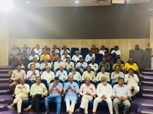 ગુજરાતના પનોતા પુત્ર તેમજ દેશના યશસ્વી પ્રધાનમંત્રી શ્રી Narendra Modi જીના 75મા જન્મદિવસની ઉજવણીના ભાગરૂપે 'સેવા પખવાડિયું – 2025' હેઠળ અનેક લોકહિતકારી કાર્યક્રમોનું આયોજન કરવામાં આવ્યું છે, જે સંદર્ભે ભાવનગર મહાનગરનું પ્રબુદ્ધ સંમેલન સંપન્ન થયું. આ પ્રસંગે પ્રદેશ મંત્રી અને ધારાસભ્ય શ્રી મહેશભાઈ કસવાલાએ ઉપસ્થિત પ્રબુદ્ધજનોને ‘પ્રધાનમંત્રીશ્રીના પ્રેરક જીવન, ઐતિહાસિક સિદ્ધિઓ અને વિકસિત ભારતના સપના' પર માર્ગદર્શન આપ્યું.  આ પ્રસંગે મહાનગરના અધ્યક્ષ શ્રી કૃણાલભાઈ (કુમારભાઈ) શાહ, રાજકોટ જિલ્લા ભાજપ પ્રભારી શ્રી ધવલભાઈ દવે સહિત, ધારાસભ્યશ્રીઓ, હોદ્દેદારશ્રીઓ તેમજ મોટી સંખ્યામાં પ્રબુદ્ધજનો ઉપસ્થિત રહ્યા.  #SevaPakhwada2025