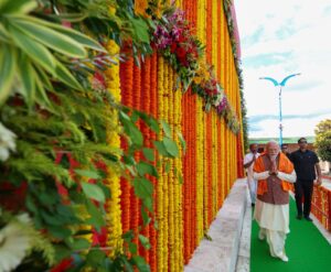 આસો નવરાત્રિના પ્રથમ દિવસે માનનીય પ્રધાનમંત્રી શ્રી Narendra Modi જીએ ત્રિપુરા સ્થિત શક્તિપીઠ માતા ત્રિપુરા સુંદરીના દર્શન કર્યા અને પૂજા-અર્ચના કરી.   જય માતાજી 🙏