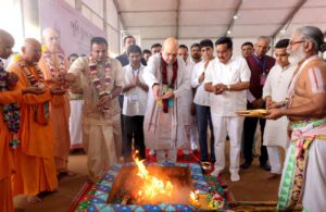 માનનીય કેન્દ્રીય ગૃહ અને સહકાર મંત્રી શ્રી Amit Shah ના શુભહસ્તે તેમજ કેન્દ્રીય જળશક્તિ મંત્રી અને પ્રદેશ અધ્યક્ષ શ્રી સી આર પાટીલની વિશેષ ઉપસ્થિતિમાં આજે સુરતના કોસમાડા ખાતે નિર્માણ પામનાર ઈસ્કોન વરાછા મંદિરનું ભૂમિપૂજન સંપન્ન થયું.  જય શ્રીકૃષ્ણ 🙏