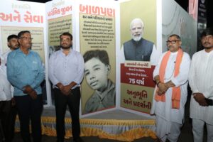 ગુજરાતના પનોતા પુત્ર તેમજ માનનીય પ્રધાનમંત્રી શ્રી Narendra Modi જીના જન્મદિવસ નિમિત્તે આયોજિત 'સેવા પખવાડિયું - 2025' અંતર્ગત વિવિધ કાર્યક્રમોનું આયોજન કરવામાં આવ્યું છે.  જેને અનુલક્ષીને બોટાદમાં પ્રધાનમંત્રી શ્રી નરેન્દ્રભાઈના બાળપણથી આજ સુધીના પ્રેરણાદાયી જીવનપ્રવાસને દર્શાવતી ભવ્ય પ્રદર્શની અનુસૂચિત જાતિ મોરચાના રાષ્ટ્રીય મહામંત્રી અને ધારાસભ્ય શ્રી શંભુપ્રસાદ ટુંડીયા, જિલ્લા પ્રમુખ શ્રી મયુરભાઈ પટેલ સહીત હોદ્દેદારોએ નિહાળી. #SevaPakhwada2025