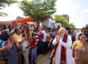 ગાંધીનગર લોકસભા - હરિયાળી લોકસભા  માનનીય કેન્દ્રીય ગૃહ અને સહકાર મંત્રી શ્રી Amit Shah આજે 'એક પેડ મા કે નામ' અભિયાન અંતર્ગત IFFCO દ્વારા આયોજિત વૃક્ષારોપણ કાર્યક્રમમાં સહભાગી થયા અને વૃક્ષારોપણ કર્યું. #EkPedMaaKeNaam