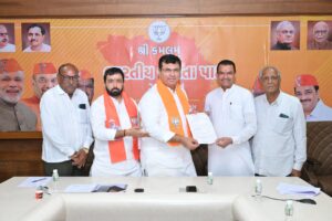 સંગઠન પર્વ - ૨૦૨૫ અંતર્ગત રાષ્ટ્રીય પરિષદના સદસ્યોની ચૂંટણી માટે ભારતીય જનતા પાર્ટીના વરિષ્ઠ આગેવાનોએ આજે પ્રદેશ કાર્યાલય 'શ્રી કમલમ્' ખાતે ઉમેદવારી પત્રક ભર્યા.