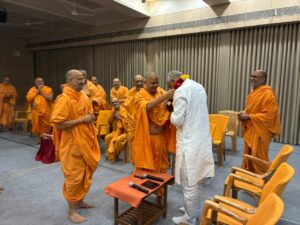 પ્રદેશ અધ્યક્ષ શ્રી Jagdish Panchal જીએ આજે અમદાવાદના શાહીબાગ ખાતે સ્થિત BAPS સ્વામિનારાયણ મંદિરમાં પૂજ્ય બ્રહ્મવિહારી સ્વામીશ્રી અને કોઠારી સ્વામીશ્રી સહિત સંતો સાથે મુલાકાત કરી આશીર્વાદ મેળવ્યા.  જય સ્વામિનારાયણ 🙏