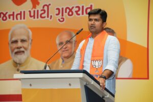 લોહપુરુષ સરદાર વલ્લભભાઈ પટેલની 150મી જન્મજયંતી અંતર્ગત વિવિધ કાર્યક્રમોના આયોજન માટે આજે પ્રદેશ કાર્યાલય 'શ્રી કમલમ્' ખાતે પ્રદેશ અધ્યક્ષ શ્રી Jagdish Panchal જીની અધ્યક્ષતામાં યુવા મોરચાની પ્રદેશ બેઠક યોજાઈ.  આ બેઠકમાં પ્રદેશ સંગઠન મહામંત્રી શ્રી રત્નાકરજી, યુવા મોરચાના પ્રદેશ પ્રમુખ ડૉ.પ્રશાંતભાઈ કોરાટ સહિત યુવા મોરચાના પ્રદેશ હોદ્દેદારો અને જિલ્લાના હોદ્દેદારો વિશેષ ઉપસ્થિત રહ્યાં.