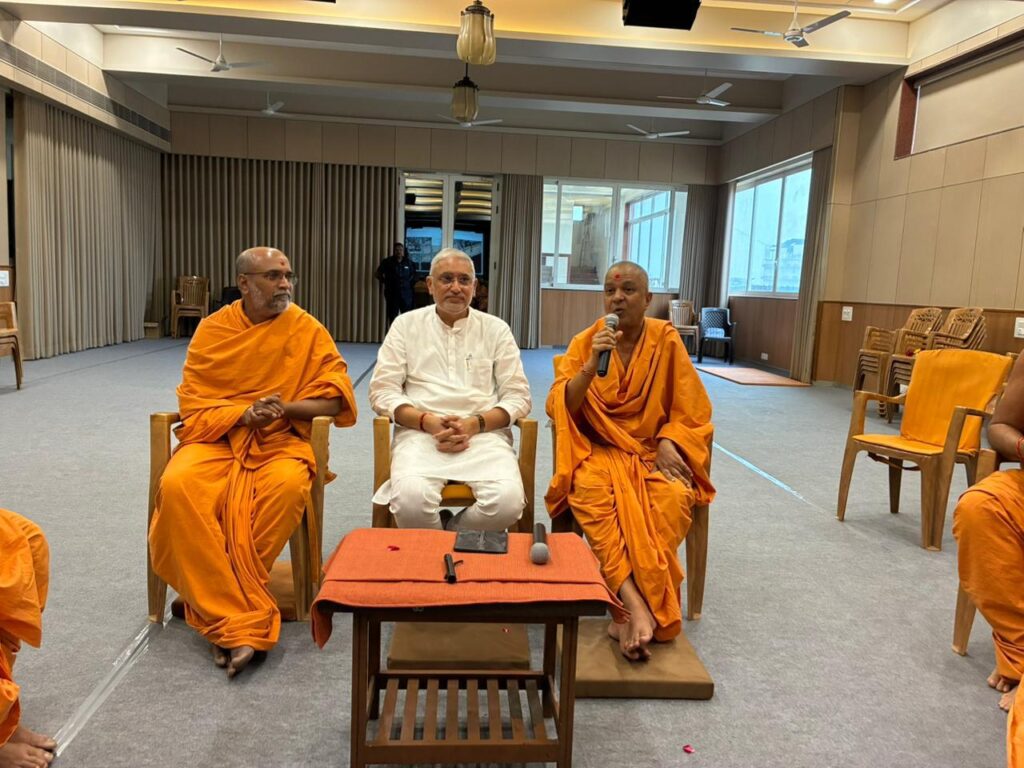 પ્રદેશ અધ્યક્ષ શ્રી Jagdish Panchal જીએ આજે અમદાવાદના શાહીબાગ ખાતે સ્થિત BAPS સ્વામિનારાયણ મંદિરમાં પૂજ્ય બ્રહ્મવિહારી સ્વામીશ્રી અને કોઠારી સ્વામીશ્રી સહિત સંતો સાથે મુલાકાત કરી આશીર્વાદ મેળવ્યા.  જય સ્વામિનારાયણ 🙏