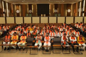 લોહપુરુષ સરદાર વલ્લભભાઈ પટેલની 150મી જન્મજયંતી અંતર્ગત વિવિધ કાર્યક્રમોના આયોજન માટે આજે પ્રદેશ કાર્યાલય 'શ્રી કમલમ્' ખાતે પ્રદેશ અધ્યક્ષ શ્રી Jagdish Panchal જીની અધ્યક્ષતામાં યુવા મોરચાની પ્રદેશ બેઠક યોજાઈ.  આ બેઠકમાં પ્રદેશ સંગઠન મહામંત્રી શ્રી રત્નાકરજી, યુવા મોરચાના પ્રદેશ પ્રમુખ ડૉ.પ્રશાંતભાઈ કોરાટ સહિત યુવા મોરચાના પ્રદેશ હોદ્દેદારો અને જિલ્લાના હોદ્દેદારો વિશેષ ઉપસ્થિત રહ્યાં.