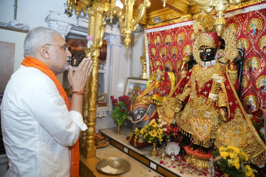 પ્રદેશ અધ્યક્ષ શ્રી Jagdish Panchal જીએ આજે સુરેન્દ્રનગર જિલ્લાના પાવન તીર્થ દૂધરેજ ધામ ખાતે શ્રી વડવાળા મંદિરમાં દર્શન કર્યા તથા પરમ પૂજ્ય શ્રી કનીરામ બાપુના આશીર્વાદ મેળવ્યા.  જય વડવાળા 🙏