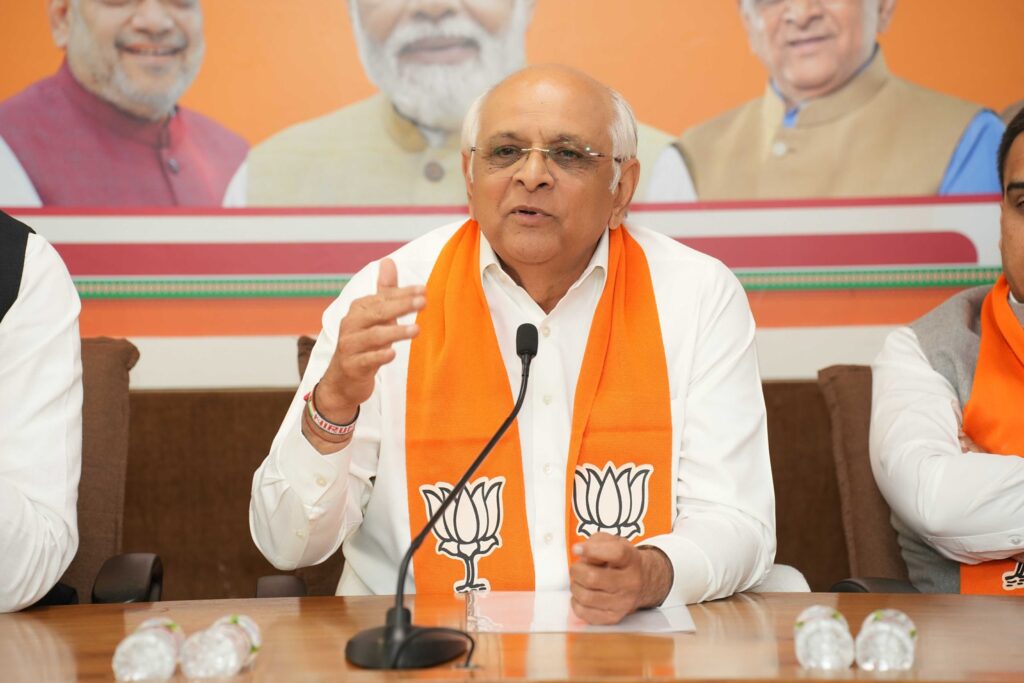 માનનીય મુખ્યમંત્રી શ્રી Bhupendra Patel જી તથા પ્રદેશ અધ્યક્ષ શ્રી Jagdish Panchal જીની વિશેષ ઉપસ્થિતિમાં પ્રદેશ કાર્યાલય 'શ્રી કમલમ્' ખાતે આજે નવનિયુક્ત પ્રદેશ પદાધિકારીશ્રીઓ અને મોરચાના પ્રદેશ પ્રમુખશ્રીઓની બેઠક યોજાઈ.  આ બેઠકમાં પ્રદેશ સંગઠન મહામંત્રી શ્રી રત્નાકરજી, નાયબ મુખ્યમંત્રી શ્રી Harsh Sanghavi , પ્રદેશ મહામંત્રી શ્રી અનિરુદ્ધભાઈ દવે, ડૉ.પ્રશાંતભાઈ કોરાટ, શ્રી અજયભાઈ બ્રહ્મભટ્ટ, શ્રી હિતેન્દ્રસિંહ ચૌહાણ સહિત પ્રદેશ પદાધિકારીશ્રીઓ અને પૂર્વ પ્રદેશ પદાધિકારીશ્રીઓ વિશેષ ઉપસ્થિત રહ્યાં.