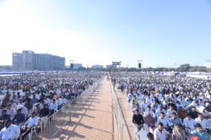 નવા જોમ અને જુસ્સા સાથે સુરક્ષિત ગુજરાતનો સંકલ્પ..માનનીય મુખ્યમંત્રી શ્રી ભૂપેન્દ્ર પટેલ  એ આજે ગાંધીનગર ખાતે નાયબ મુખ્યમંત્રી શ્રી હર્ષભાઈ સંઘવીની વિશેષ ઉપસ્થિતિમાં રાજ્યના પોલીસ વિભાગમાં જોડાઈ રહેલા લોકરક્ષક કેડરના કુલ 11 હજારથી વધુ ઉમેદવારોને પસંદગી પત્ર એનાયત કર્યા. આ પ્રસંગે માનનીય મુખ્યમંત્રીશ્રીએ ગુજરાત પોલીસ પરિવારમાં જોડાયેલા ઉમેદવારોને અભિનંદન સહ ઉજ્જવળ કારકિર્દીની શુભકામનાઓ પાઠવી.  આ અવસરે રાજ્યકક્ષાના મંત્રી શ્રી કમલેશભાઈ પટેલ, મેયર શ્રીમતી મીરાબેન પટેલ સહિત હોદ્દેદારો અને મોટી સંખ્યામાં યુવાનો ઉપસ્થિત રહ્યાં.