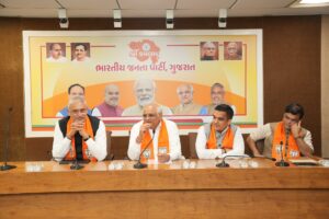 માનનીય મુખ્યમંત્રી શ્રી Bhupendra Patel જી તથા પ્રદેશ અધ્યક્ષ શ્રી Jagdish Panchal જીની વિશેષ ઉપસ્થિતિમાં પ્રદેશ કાર્યાલય 'શ્રી કમલમ્' ખાતે આજે નવનિયુક્ત પ્રદેશ પદાધિકારીશ્રીઓ અને મોરચાના પ્રદેશ પ્રમુખશ્રીઓની બેઠક યોજાઈ.  આ બેઠકમાં પ્રદેશ સંગઠન મહામંત્રી શ્રી રત્નાકરજી, નાયબ મુખ્યમંત્રી શ્રી Harsh Sanghavi , પ્રદેશ મહામંત્રી શ્રી અનિરુદ્ધભાઈ દવે, ડૉ.પ્રશાંતભાઈ કોરાટ, શ્રી અજયભાઈ બ્રહ્મભટ્ટ, શ્રી હિતેન્દ્રસિંહ ચૌહાણ સહિત પ્રદેશ પદાધિકારીશ્રીઓ અને પૂર્વ પ્રદેશ પદાધિકારીશ્રીઓ વિશેષ ઉપસ્થિત રહ્યાં.