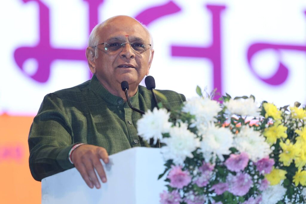 અમદાવાદ ખાતે આજે માનનીય મુખ્યમંત્રી શ્રી Bhupendra Patel જી અને કેન્દ્રીય મંત્રી Mansukh Mandaviya જીની વિશેષ ઉપસ્થિતિમાં સૌરાષ્ટ્ર લેઉવા પટેલ સમાજ દ્વારા ભવ્ય મહાસંમેલન અને પ્રદેશ અધ્યક્ષ શ્રી Jagdish Panchal જી અને નવનિયુક્ત મંત્રીઓનો સન્માન સમારોહ યોજાયો.