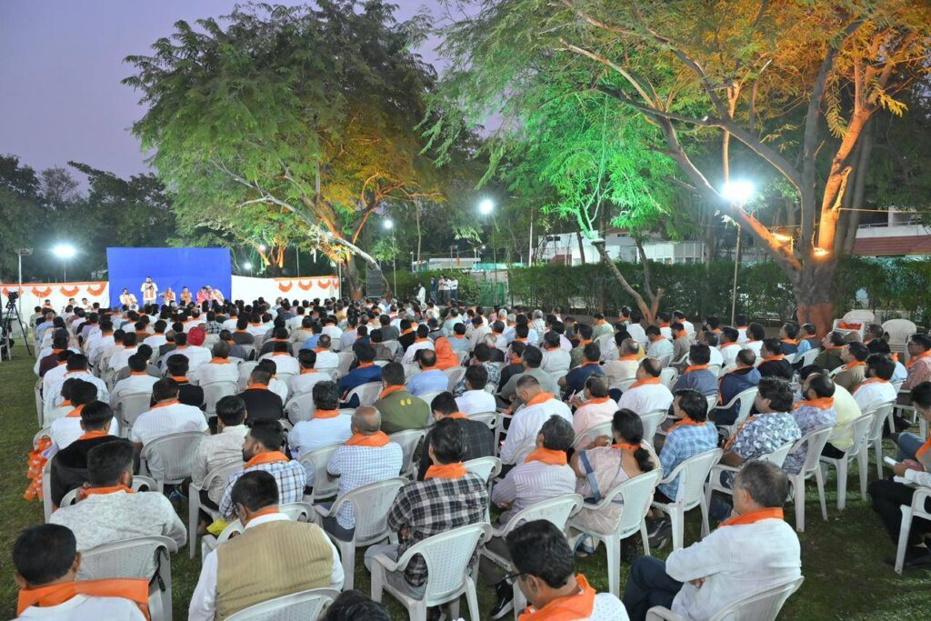 પ્રદેશ અધ્યક્ષ શ્રી Jagdish Panchal જીએ આજે ગાંધીનગર ખાતે નિકોલ વિધાનસભાના કાર્યકર્તાઓ સાથે બેઠક યોજી અને વિવિધ વિષયો પર સંવાદ કર્યો. આ અવસરે પ્રદેશ સંગઠન મહામંત્રી શ્રી રત્નાકરજી, યુવા મોરચાના પ્રદેશ પ્રમુખ ડૉ.હેમાંગભાઈ જોષી સહિત હોદ્દેદારો અને કાર્યકર્તાઓ ઉપસ્થિત રહ્યાં.