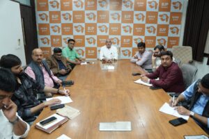 આજે લોકસભામાં કેન્દ્રીય બજેટ 2026-27ની પ્રસ્તુતિ બાદ પ્રદેશ અધ્યક્ષ શ્રી Jagdish Panchal જીએ પ્રદેશ કાર્યાલય 'શ્રી કમલમ્' ખાતે માનનીય પ્રધાનમંત્રી શ્રી નરેન્દ્ર મોદીજીનું પ્રેરણાદાયી સંબોધન સાંભળ્યું. આ અવસરે પ્રદેશ મહામંત્રી ડૉ.પ્રશાંતભાઈ કોરાટ, પ્રદેશ મુખ્ય પ્રવક્તા ડૉ.અનિલભાઈ પટેલ સહિત હોદ્દેદારો ઉપસ્થિત રહ્યા.