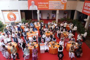 માનનીય પ્રધાનમંત્રી શ્રી Narendra Modi જીના નેતૃત્વમાં કેન્દ્રીય નાણામંત્રી શ્રીમતી Nirmala Sitharaman જી દ્વારા રજૂ કરવામાં આવેલ કેન્દ્રીય બજેટ દેશના સર્વાંગી વિકાસ અને જન કલ્યાણનો નવો અધ્યાય છે. આજે પ્રદેશ કાર્યાલય 'શ્રી કમલમ્' ખાતે 'બજેટ પ્રચાર અભિયાન' અંતર્ગત પ્રદેશ અધ્યક્ષ શ્રી Jagdish Panchal જીએ રાજ્ય સરકારના મંત્રીશ્રીઓ, પ્રદેશ હોદ્દેદારો અને વિવિધ ક્ષેત્રના પ્રબુદ્ધજનો સાથે કેન્દ્રીય નાણામંત્રીશ્રીનું બજેટ સંબોધન નિહાળ્યું.  આ કાર્યક્રમમાં કેબિનેટ મંત્રી શ્રી ઋષિકેશભાઈ પટેલ, રાજ્યકક્ષાના મંત્રી શ્રી પ્રવિણભાઈ માળી, શ્રીમતી દર્શનાબેન વાઘેલા, પ્રદેશ મહામંત્રી ડૉ.પ્રશાંતભાઈ કોરાટ, પ્રદેશ મુખ્ય પ્રવક્તા ડૉ.અનિલભાઈ પટેલ સહિત પ્રદેશ હોદ્દેદારો તથા પ્રબુદ્ધજનો ઉપસ્થિત રહ્યાં.