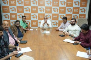 આજે લોકસભામાં કેન્દ્રીય બજેટ 2026-27ની પ્રસ્તુતિ બાદ પ્રદેશ અધ્યક્ષ શ્રી Jagdish Panchal જીએ પ્રદેશ કાર્યાલય 'શ્રી કમલમ્' ખાતે માનનીય પ્રધાનમંત્રી શ્રી નરેન્દ્ર મોદીજીનું પ્રેરણાદાયી સંબોધન સાંભળ્યું. આ અવસરે પ્રદેશ મહામંત્રી ડૉ.પ્રશાંતભાઈ કોરાટ, પ્રદેશ મુખ્ય પ્રવક્તા ડૉ.અનિલભાઈ પટેલ સહિત હોદ્દેદારો ઉપસ્થિત રહ્યા.
