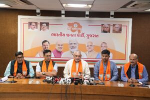 કેન્દ્રીય બજેટ 2026-27 સંદર્ભે આજે પ્રદેશ અધ્યક્ષ શ્રી Jagdish Panchal જીએ પ્રદેશ કાર્યાલય 'શ્રી કમલમ્' ખાતે પત્રકાર પરિષદને સંબોધી અને બજેટમાં કરવામાં આવેલ મુખ્ય જોગવાઈઓ વિશે જણાવ્યું.  આ પ્રસંગે પ્રદેશ મહામંત્રી ડૉ.પ્રશાંતભાઈ કોરાટ, પ્રદેશ મુખ્ય પ્રવક્તા ડૉ.અનિલભાઈ પટેલ, પ્રદેશ મીડિયા ઇન્ચાર્જ શ્રી પ્રશાંતભાઈ વાળા અને અભિયાનના પ્રદેશ ઇન્ચાર્જ શ્રી જૈનિકભાઈ વકીલ વિશેષ ઉપસ્થિત રહ્યાં.