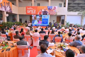 માનનીય પ્રધાનમંત્રી શ્રી Narendra Modi જીના નેતૃત્વમાં કેન્દ્રીય નાણામંત્રી શ્રીમતી Nirmala Sitharaman જી દ્વારા રજૂ કરવામાં આવેલ કેન્દ્રીય બજેટ દેશના સર્વાંગી વિકાસ અને જન કલ્યાણનો નવો અધ્યાય છે. આજે પ્રદેશ કાર્યાલય 'શ્રી કમલમ્' ખાતે 'બજેટ પ્રચાર અભિયાન' અંતર્ગત પ્રદેશ અધ્યક્ષ શ્રી Jagdish Panchal જીએ રાજ્ય સરકારના મંત્રીશ્રીઓ, પ્રદેશ હોદ્દેદારો અને વિવિધ ક્ષેત્રના પ્રબુદ્ધજનો સાથે કેન્દ્રીય નાણામંત્રીશ્રીનું બજેટ સંબોધન નિહાળ્યું.  આ કાર્યક્રમમાં કેબિનેટ મંત્રી શ્રી ઋષિકેશભાઈ પટેલ, રાજ્યકક્ષાના મંત્રી શ્રી પ્રવિણભાઈ માળી, શ્રીમતી દર્શનાબેન વાઘેલા, પ્રદેશ મહામંત્રી ડૉ.પ્રશાંતભાઈ કોરાટ, પ્રદેશ મુખ્ય પ્રવક્તા ડૉ.અનિલભાઈ પટેલ સહિત પ્રદેશ હોદ્દેદારો તથા પ્રબુદ્ધજનો ઉપસ્થિત રહ્યાં.