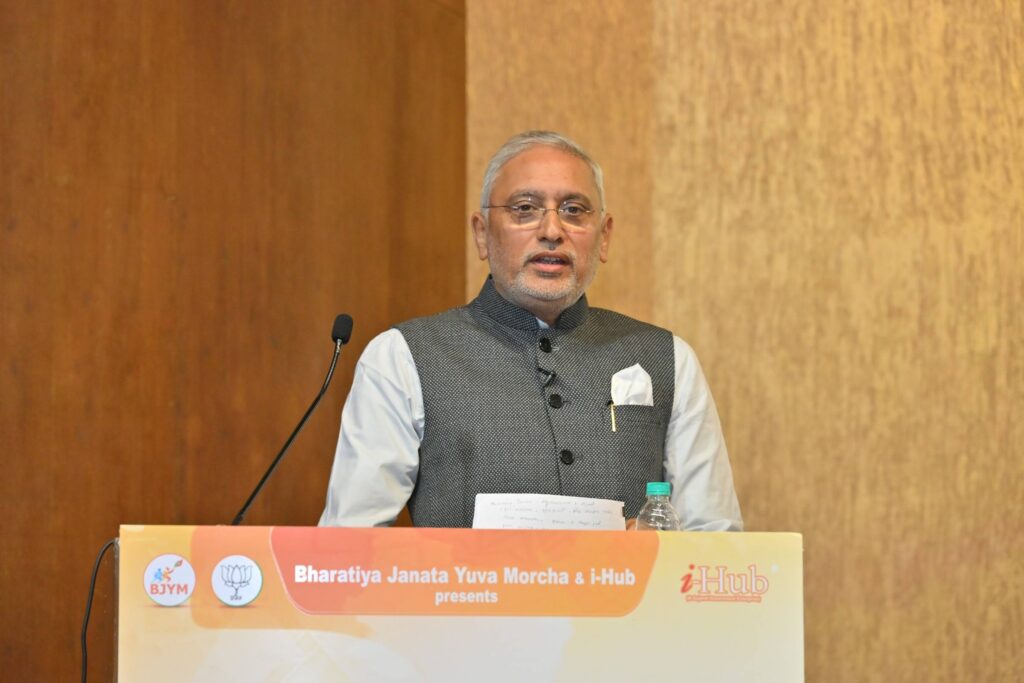 યુવા સંકલ્પને સાકાર કરનારું #ViksitBharatBudget2026 આજે KCG ઓડિટોરિયમ, અમદાવાદ ખાતે પ્રદેશ અધ્યક્ષ શ્રી જગદીશ પંચાલની વિશેષ ઉપસ્થિતિમાં ‘Young Entrepreneurs Dialogue’ યોજાયો. આ અવસરે પ્રદેશ અધ્યક્ષશ્રીએ યુવાઓ સાથે બજેટ અંગે વિચારપ્રેરક અને તલસ્પર્શી સંવાદ સાધ્યો. આ કાર્યક્રમમાં પ્રદેશ યુવા મોરચા અધ્યક્ષ ડો. હેમાંગભાઈ જોશી, ખ્યાતનામ ચાર્ટર્ડ એકાઉન્ટન્ટ અનિકેતભાઈ તલાટી તથા યુવા ઉદ્યમીઓ ઉપસ્થિત રહ્યા હતા. યુવા સંકલ્પને સાકાર કરનારું #ViksitBharatBudget2026 આજે KCG ઓડિટોરિયમ, અમદાવાદ ખાતે પ્રદેશ અધ્યક્ષ શ્રી જગદીશ પંચાલની વિશેષ ઉપસ્થિતિમાં ‘Young Entrepreneurs Dialogue’ યોજાયો. આ અવસરે પ્રદેશ અધ્યક્ષશ્રીએ યુવાઓ સાથે બજેટ અંગે વિચારપ્રેરક અને તલસ્પર્શી સંવાદ સાધ્યો. આ કાર્યક્રમમાં પ્રદેશ યુવા મોરચા અધ્યક્ષ ડો. હેમાંગભાઈ જોશી, ખ્યાતનામ ચાર્ટર્ડ એકાઉન્ટન્ટ અનિકેતભાઈ તલાટી તથા યુવા ઉદ્યમીઓ ઉપસ્થિત રહ્યા હતા.