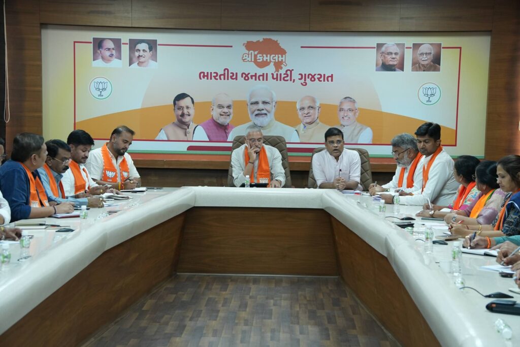 આજે પ્રદેશ કાર્યાલય ‘શ્રી કમલમ્’ ખાતે પ્રદેશ અધ્યક્ષ શ્રી Jagdish Panchal ની અધ્યક્ષતામાં આગામી સંગઠનાત્મક કાર્યક્રમોને લઈને મહત્વપૂર્ણ બેઠક યોજાઈ. આ બેઠકમાં પ્રદેશ સંગઠન મહામંત્રી શ્રી રત્નાકરજી, પ્રદેશ મહામંત્રીશ્રીઓ સહીત હોદ્દેદારો ઉપસ્થિત રહ્યાં.