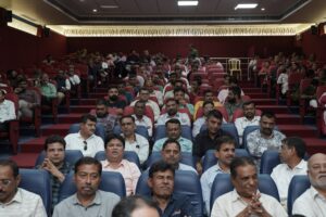 કેન્દ્રીય બજેટ 2026-27ના પ્રચાર-પ્રસારના ભાગરૂપે આજે રાજકોટ ખાતે રાષ્ટ્રીય પ્રવક્તા શ્રી ગોપાલ કૃષ્ણ અગ્રવાલજીની ગરિમામય ઉપસ્થિતિમાં પત્રકાર પરિષદ, સોશિયલ મીડિયા ઇન્ફ્લ્યુન્સર્સ મીટ તેમજ વેપારી અને ઉદ્યોગ સંવાદનું ભવ્ય આયોજન કરવામાં આવ્યું. આ કાર્યક્રમોના માધ્યમથી રાષ્ટ્રીય પ્રવક્તાશ્રીએ બજેટના મુખ્ય અંશો, સર્વાંગી વિકાસની કલ્પના અને દેશના અર્થતંત્રમાં તેની નિર્ણાયક ભૂમિકા વિશે સાર્થક સંવાદ કર્યો હતો. આ પ્રસંગે પ્રદેશ મહામંત્રી શ્રી અનિરુદ્ધભાઈ દવે, મહાનગર અધ્યક્ષ શ્રી માધવભાઈ દવે, પ્રદેશ બજેટ કમિટીના સૌરાષ્ટ્ર ઝોનના ઇન્ચાર્જ શ્રી ધનસુખભાઈ ભંડેરી, પ્રદેશ મીડિયા કન્વીનર શ્રી પ્રશાંતભાઈ વાળા, પ્રદેશ સોશિયલ મીડિયા કન્વીનર શ્રી મનનભાઈ દાણી, મેયર શ્રીમતી નયનાબેન પેઢડીયા સહિત હોદ્દેદારો અને મોટી સંખ્યામાં ઇન્ફ્લ્યુન્સર્સ તથા ઉદ્યોગ સાહસિકો, વેપારીઓ અને પ્રબુદ્ધજનો ઉપસ્થિત રહ્યાં.