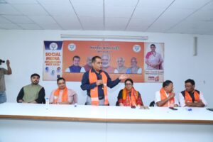 વિકસિત ભારતના સપનાને સાકાર કરવા રિફોર્મ એક્સપ્રેસને નવી ગતિ આપતું બજેટ..! કેન્દ્રીય બજેટ 2026–27ના સંદર્ભે આજે સુરત મહાનગર ખાતે પૂર્વ કેન્દ્રીય મંત્રી શ્રીમતી સ્મૃતિ ઈરાનીજી ની વિશેષ ઉપસ્થિતિમાં પ્રબુદ્ધ જન સંવાદ તથા સોશિયલ મીડિયા ઈન્ફ્લ્યુએન્સર મીટનું આયોજન કરવામાં આવ્યું. આ કાર્યક્રમોમાં પ્રદેશ ઉપાધ્યક્ષ શ્રીમતી ઝંખનાબેન પટેલ, સુરત મહાનગર અધ્યક્ષ પરેશભાઈ પટેલ તથા હોદ્દેદારો, પ્રબુદ્ધ નાગરિકો, સોશિયલ મીડિયા ઇન્ફ્લ્યુએન્સરો ઉપસ્થિત રહ્યા હતા. #ViksitBharatBudget2026