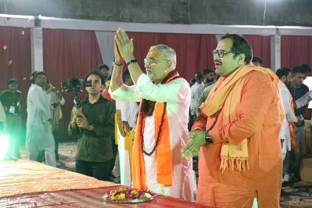 પ્રદેશ અધ્યક્ષ શ્રી જગદીશ પંચાલે આજે જૂનાગઢ ખાતે મહાશિવરાત્રીના મેળામાં ગુજરાત ફર્સ્ટ દ્વારા આયોજિત 'સ્ટુડિયો ઓન વ્હીલ્સ' કાર્યક્રમમાં ઉપસ્થિત રહી, મહાશિવરાત્રીના ભવ્ય અને દિવ્ય શિવ મહોત્સવ વિશે સંવાદ કર્યો. આ અવસરે પ્રદેશ અધ્યક્ષશ્રીએ લોકોની આસ્થા, વહીવટી તંત્રની વ્યવસ્થા, ભારતીય જનતા પાર્ટીના કાર્યકર્તાઓની સેવા અને સનાતન સંસ્કૃતિ વિશે વિશેષ ચર્ચા કરી.