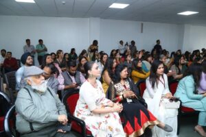 વિકસિત ભારતના સપનાને સાકાર કરવા રિફોર્મ એક્સપ્રેસને નવી ગતિ આપતું બજેટ..! કેન્દ્રીય બજેટ 2026–27ના સંદર્ભે આજે સુરત મહાનગર ખાતે પૂર્વ કેન્દ્રીય મંત્રી શ્રીમતી સ્મૃતિ ઈરાનીજી ની વિશેષ ઉપસ્થિતિમાં પ્રબુદ્ધ જન સંવાદ તથા સોશિયલ મીડિયા ઈન્ફ્લ્યુએન્સર મીટનું આયોજન કરવામાં આવ્યું. આ કાર્યક્રમોમાં પ્રદેશ ઉપાધ્યક્ષ શ્રીમતી ઝંખનાબેન પટેલ, સુરત મહાનગર અધ્યક્ષ પરેશભાઈ પટેલ તથા હોદ્દેદારો, પ્રબુદ્ધ નાગરિકો, સોશિયલ મીડિયા ઇન્ફ્લ્યુએન્સરો ઉપસ્થિત રહ્યા હતા. #ViksitBharatBudget2026