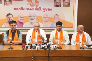 માનનીય રાષ્ટ્રીય અધ્યક્ષ શ્રી નીતિન નવીનજીના આગામી ગુજરાત પ્રવાસ સંદર્ભે આજે પ્રદેશ કાર્યાલય 'શ્રી કમલમ્' ખાતે પ્રદેશ અધ્યક્ષ શ્રી જગદીશ પંચાલે  પત્રકાર પરિષદને સંબોધી અને વિવિધ કાર્યક્રમોની માહિતી આપી.  આ પ્રસંગે પ્રદેશ મહામંત્રી ડૉ.પ્રશાંતભાઈ કોરાટ, પ્રદેશ મુખ્ય પ્રવક્તા ડૉ,અનિલભાઈ પટેલ, પ્રદેશ મીડિયા ઇન્ચાર્જ શ્રી પ્રશાંતભાઈ વાળા સહિત પદાધિકારીશ્રીઓ ઉપસ્થિત રહ્યા.