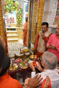 પ્રદેશ અધ્યક્ષ શ્રી જગદીશ પંચાલે  આજે જૂનાગઢની પવિત્ર ધરા પર બિરાજમાન સિદ્ધેશ્વર મહાદેવના ચરણોમાં શીશ ઝુકાવી આશીર્વાદ પ્રાપ્ત કર્યા તથા સૌની સુખાકારી માટે પ્રાર્થના કરી.  હર હર મહાદેવ 🙏