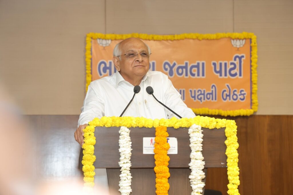 ગુજરાત વિધાનસભાના બજેટ સત્ર પૂર્વે આજે માનનીય મુખ્યમંત્રી શ્રી ભૂપેન્દ્ર પટેલ  અને પ્રદેશ અધ્યક્ષ શ્રી જગદીશ વિશ્વકર્માની વિશેષ ઉપસ્થિતિમાં શાસક પક્ષની બેઠક યોજાઈ.  આ બેઠકમાં નાયબ મુખ્યમંત્રી શ્રી હર્ષ સંઘવી, કેબિનેટ મંત્રી શ્રી ઋષિકેશભાઈ પટેલ, મુખ્ય દંડક શ્રી બાળકૃષ્ણભાઈ શુક્લ તથા મંત્રીશ્રીઓ અને ધારાસભ્યશ્રીઓ ઉપસ્થિત રહ્યાં.