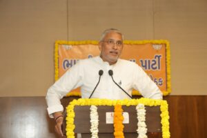 ગુજરાત વિધાનસભાના બજેટ સત્ર પૂર્વે આજે માનનીય મુખ્યમંત્રી શ્રી ભૂપેન્દ્ર પટેલ  અને પ્રદેશ અધ્યક્ષ શ્રી જગદીશ વિશ્વકર્માની વિશેષ ઉપસ્થિતિમાં શાસક પક્ષની બેઠક યોજાઈ.  આ બેઠકમાં નાયબ મુખ્યમંત્રી શ્રી હર્ષ સંઘવી, કેબિનેટ મંત્રી શ્રી ઋષિકેશભાઈ પટેલ, મુખ્ય દંડક શ્રી બાળકૃષ્ણભાઈ શુક્લ તથા મંત્રીશ્રીઓ અને ધારાસભ્યશ્રીઓ ઉપસ્થિત રહ્યાં.