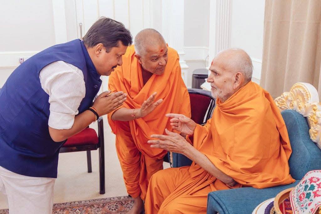 માનનીય રાષ્ટ્રીય અધ્યક્ષ શ્રી નીતિન નવીનજીએ આજે ગાંધીનગર અક્ષરધામ ખાતે પરમ પૂજ્ય મહંત સ્વામી મહારાજ સાથે આત્મીય મુલાકાત કરી તેમના આશીર્વાદ મેળવ્યા.  આ અવસરે પ્રદેશ અધ્યક્ષ શ્રી જગદીશ પંચાલ, રાષ્ટ્રીય સંગઠન મહામંત્રી શ્રી બી.એલ.સંતોષજી અને પ્રદેશ સંગઠન મહામંત્રી શ્રી રત્નાકરજી વિશેષ ઉપસ્થિત રહ્યા.  જય સ્વામિનારાયણ 🙏