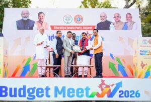 ભારતીય જનતા પાર્ટીના રાષ્ટ્રીય અધ્યક્ષ શ્રી નીતિન નવીનજીની ગરિમામય ઉપસ્થિતિમાં અને પ્રદેશ અધ્યક્ષ શ્રી જગદીશ પંચાલજીની ઉપસ્થિતિમાં ઇન્ફોસિટી, ગાંધીનગર ખાતે 'બજેટ મીટ 2026'નું આયોજન થયું. આ મીટમાં રાષ્ટ્રીય અધ્યક્ષશ્રી અને પ્રદેશ અધ્યક્ષશ્રીએ ઇન્ડસ્ટ્રીયાલિસ્ટ તથા પ્રબુદ્ધજનો સાથે બજેટના વિવિધ પાસાઓ પર વિસ્તૃત અને અર્થસભર સંવાદ સાધ્યો, તેમજ વિવિધ સ્ટોલ્સની મુલાકાત લીધી.  આ અવસરે રાષ્ટ્રીય સંગઠન મહામંત્રી શ્રી બી.એલ.સંતોષજી, પ્રદેશ સંગઠન મહામંત્રી શ્રી રત્નાકરજી સહિત પ્રદેશ પદાધિકારીઓ તથા ઇન્ડસ્ટ્રીયાલિસ્ટ અને પ્રબુદ્ધજનો ઉપસ્થિત રહ્યાં.