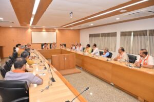 માનનીય રાષ્ટ્રીય અધ્યક્ષ શ્રી Nitin Nabin જીએ આજે અમદાવાદ ખાતે ગુજરાતના વરિષ્ઠ કાર્યકર્તાઓ સાથે બેઠક કરી અને તેમના સૂચનો સાંભળ્યા.  આ બેઠકમાં પ્રદેશ અધ્યક્ષ શ્રી Jagdish Panchal , રાષ્ટ્રીય સંગઠન મહામંત્રી શ્રી બી.એલ.સંતોષજી, પ્રદેશ સંગઠન મહામંત્રી શ્રી રત્નાકરજી સહિત હોદ્દેદારો અને વરિષ્ઠ કાર્યકર્તાઓ ઉપસ્થિત રહ્યા.
