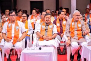 માનનીય રાષ્ટ્રીય અધ્યક્ષ શ્રી Nitin Nabin જીએ આજે અમદાવાદના ખાડિયા ખાતે બૂથ કાર્યકર્તાઓ સાથે માનનીય પ્રધાનમંત્રી શ્રી Narendra Modi જીનો 'મન કી બાત' કાર્યક્રમ સાંભળ્યો.  આ અવસરે પ્રદેશ અધ્યક્ષ શ્રી Jagdish Panchal , રાષ્ટ્રીય સંગઠન મહામંત્રી શ્રી બી.એલ. સંતોષજી, પ્રદેશ સંગઠન મહામંત્રી શ્રી રત્નાકરજી, મહાનગરના અધ્યક્ષ શ્રી પ્રેરકભાઈ શાહ, ખાડિયા મંડલના પ્રમુખ શ્રી જયેશભાઈ રામી અને બૂથ નંબર 101ના પ્રમુખ શ્રી રાકેશભાઈ ભાવસાર સહિત હોદ્દેદારો અને કાર્યકર્તાઓ ઉપસ્થિત રહ્યાં.
