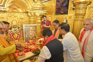 ભારતીય જનતા પાર્ટીના માનનીય રાષ્ટ્રીય અધ્યક્ષ શ્રી નીતિન નવીનજીએ આજે અમદાવાદ ખાતે નગરદેવી મા ભદ્રકાળીના દર્શન કરી, પૂજા-અર્ચના કરી. આ અવસરે પ્રદેશ અધ્યક્ષ શ્રી જગદીશ પંચાલ, રાષ્ટ્રીય સંગઠન મહામંત્રી શ્રી બી.એલ.સંતોષજી, પ્રદેશ સંગઠન મહામંત્રી શ્રી રત્નાકરજી સહિત હોદ્દેદારો ઉપસ્થિત રહ્યા.   જય મા ભદ્રકાળી🙏
