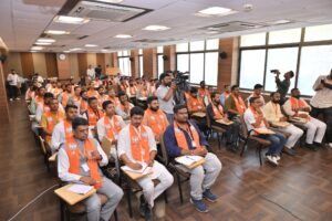 ભારતીય જનતા પાર્ટીના રાષ્ટ્રીય અધ્યક્ષ આદરણીય શ્રી નીતિન નબીનજીએ આજે પ્રદેશ કાર્યાલય 'શ્રી કમલમ્' ખાતે પ્રદેશ અધ્યક્ષ શ્રી જગદીશ પંચાલની વિશેષ ઉપસ્થિતિમાં પ્રદેશ સોશિયલ મીડિયા વિભાગની ટીમ અને જિલ્લા/મહાનગરના ઇન્ચાર્જશ્રીઓ સાથે બેઠક કરી સંવાદ કર્યો.   આ અવસરે રાષ્ટ્રીય સંગઠન મહામંત્રી શ્રી બી.એલ.સંતોષજી, પ્રદેશ સંગઠન મહામંત્રી શ્રી રત્નાકરજી અને પ્રદેશ સોશિયલ મીડિયા કન્વીનર શ્રી મનનભાઈ દાણી ઉપસ્થિત રહ્યા.
