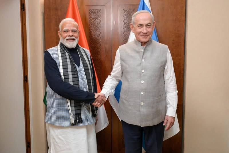 इज़राइल के प्रधानमंत्री बेंजामिन नेतन्याहू ने माननीय प्रधानमंत्री श्री Narendra Modi जी का भारतीय परिधान में स्वागत किया। यह क्षण भारत–इज़राइल की प्रगाढ़ मित्रता और पारस्परिक सम्मान का सशक्त प्रतीक है।