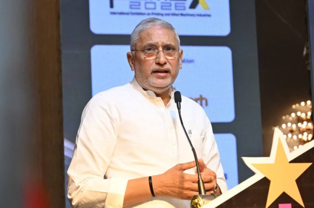 આજે અમદાવાદ ખાતે ગુજરાત પ્રિન્ટર્સ ડિરેક્ટરી દ્વારા પ્રદેશ અધ્યક્ષ શ્રી જગદીશ પંચાલની વિશેષ ઉપસ્થિતિમાં 'પ્રિન્ટ ડિઝાઇન એવોર્ડ 2026' કાર્યક્રમ યોજાયો. આ કાર્યક્રમમાં પ્રદેશ અધ્યક્ષશ્રીએ પ્રિન્ટિંગ ક્ષેત્રના કુશળ ડિઝાઇનર્સને સન્માનિત કર્યા અને તેમને ઉજ્જવળ ભવિષ્ય માટે શુભેચ્છાઓ પાઠવી.
